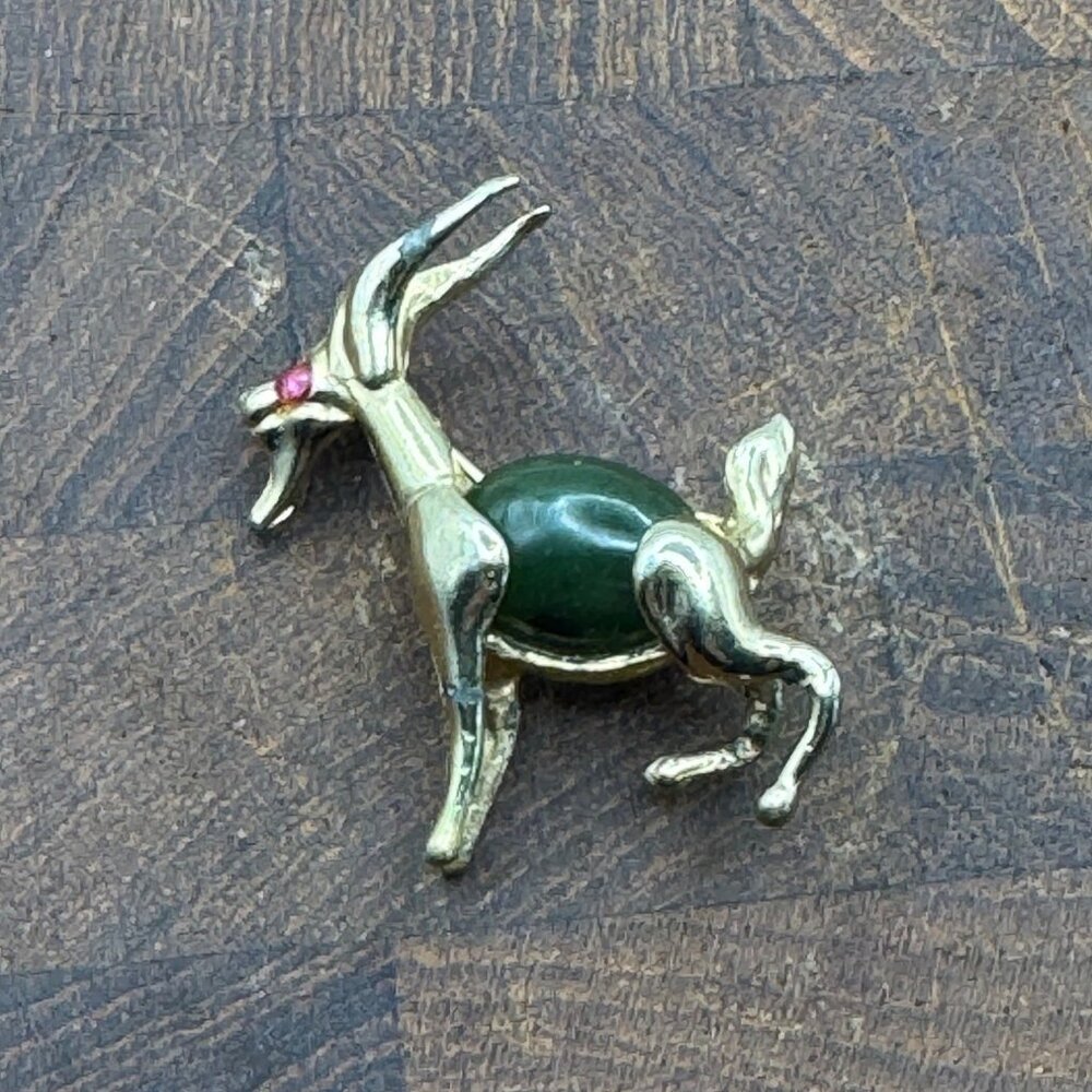 Vintage Gold-Tone Goat Gazelle Ram Jelly Belly Brooch With Green Jade Red Eye